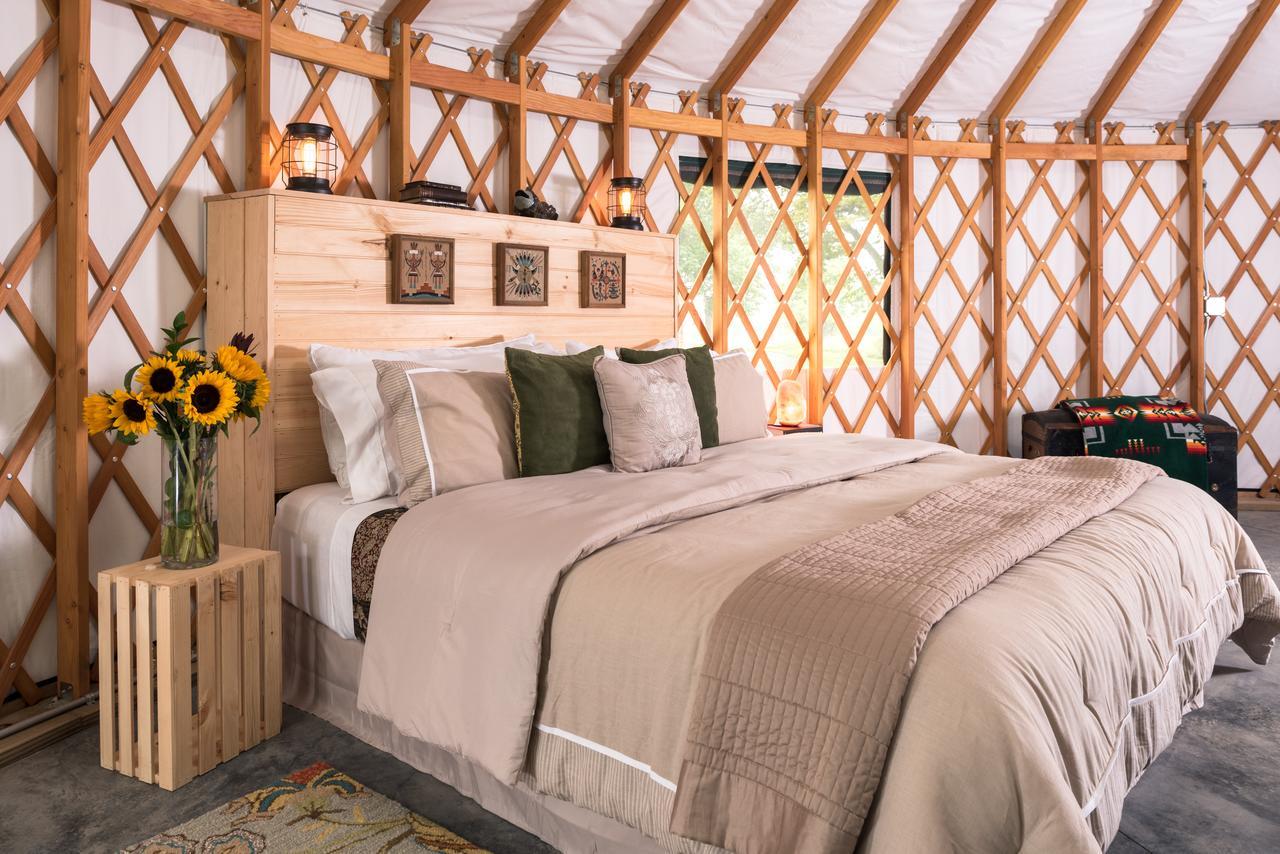 Yale Manor B&B & Yurt Glamping Exterior foto