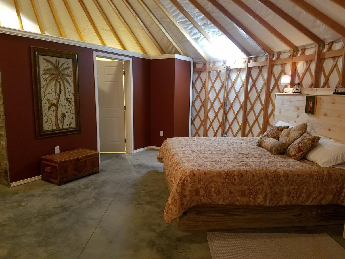 Yale Manor B&B & Yurt Glamping Exterior foto
