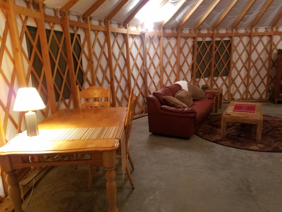 Yale Manor B&B & Yurt Glamping Exterior foto