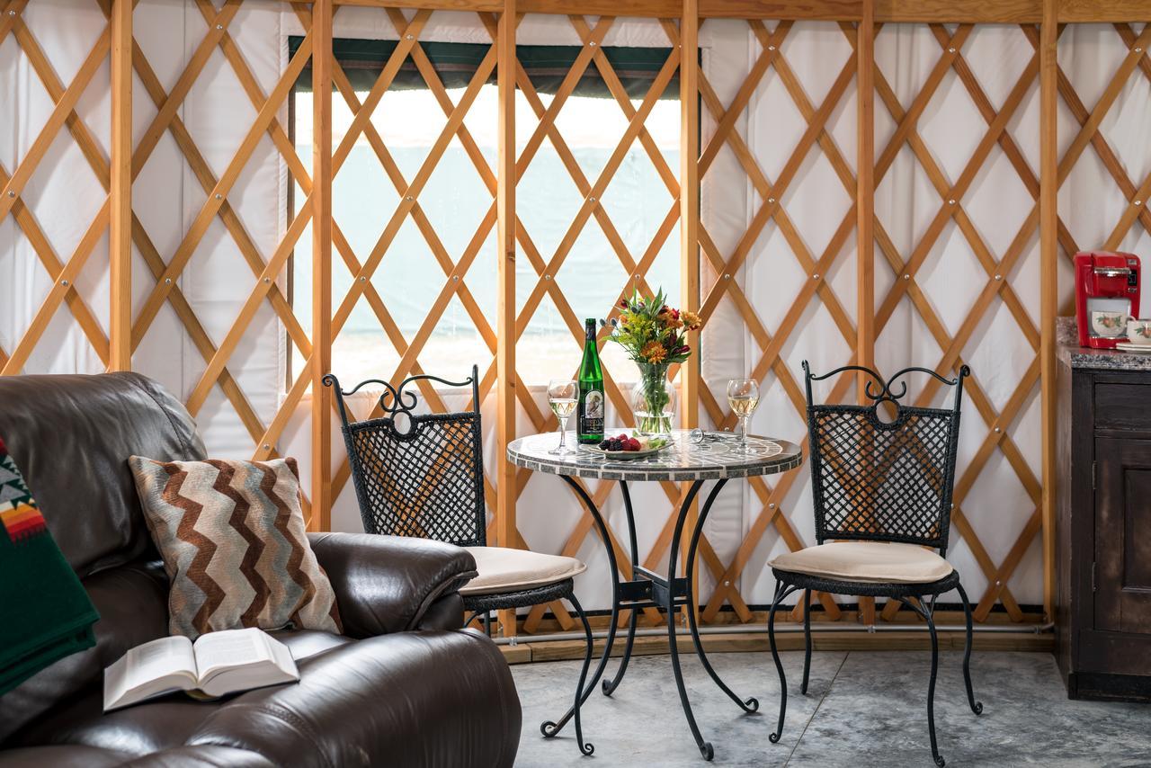 Yale Manor B&B & Yurt Glamping Exterior foto
