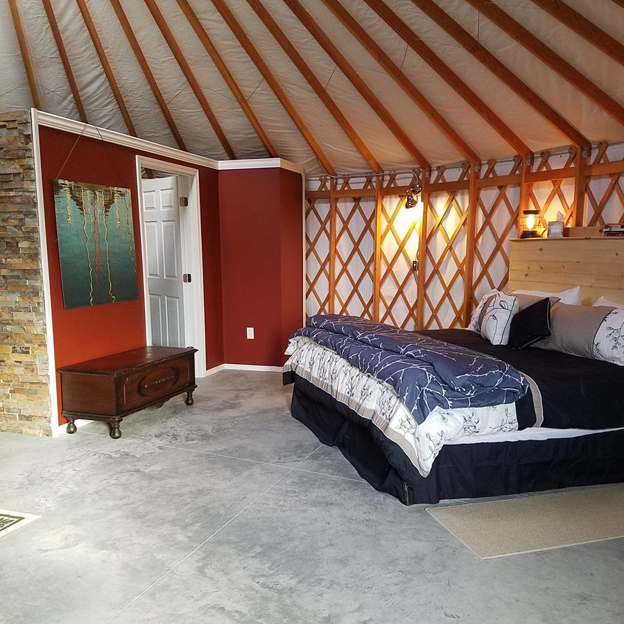 Yale Manor B&B & Yurt Glamping Exterior foto